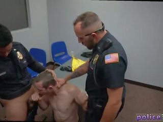 Снимки на гей полицай порно първи време